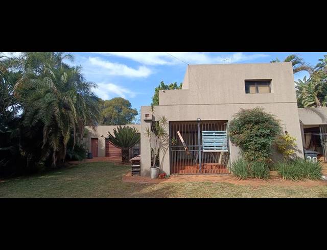 5 BEDROOM HOUSE FOR SALE IN SINOVILLE